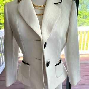 Tahari Size 4 white with black detail Blazer.